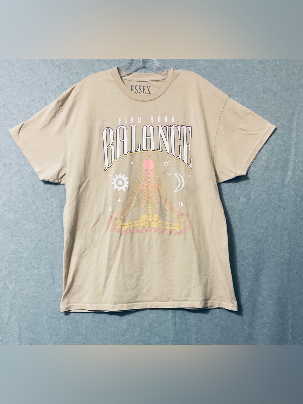 Essex Dry goods  'Find Your Balance' Graphic T shirt  for men's  - Beige Sz XL